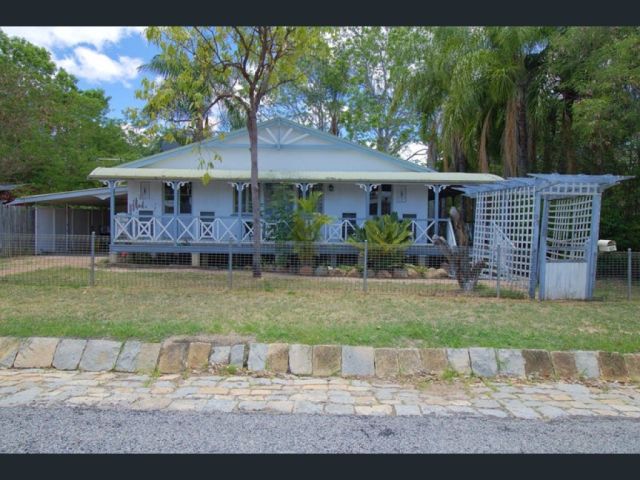 37 Park St, Charters Towers Q 4820